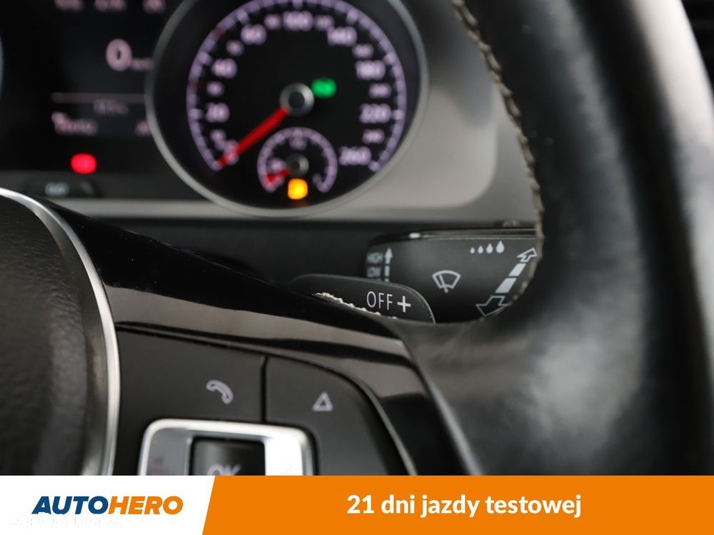 Volkswagen Golf - 29