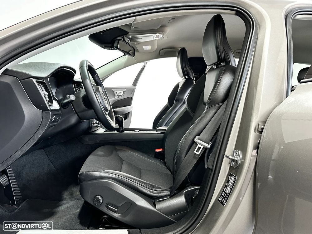 Volvo V60 2.0 D3 Momentum - 30