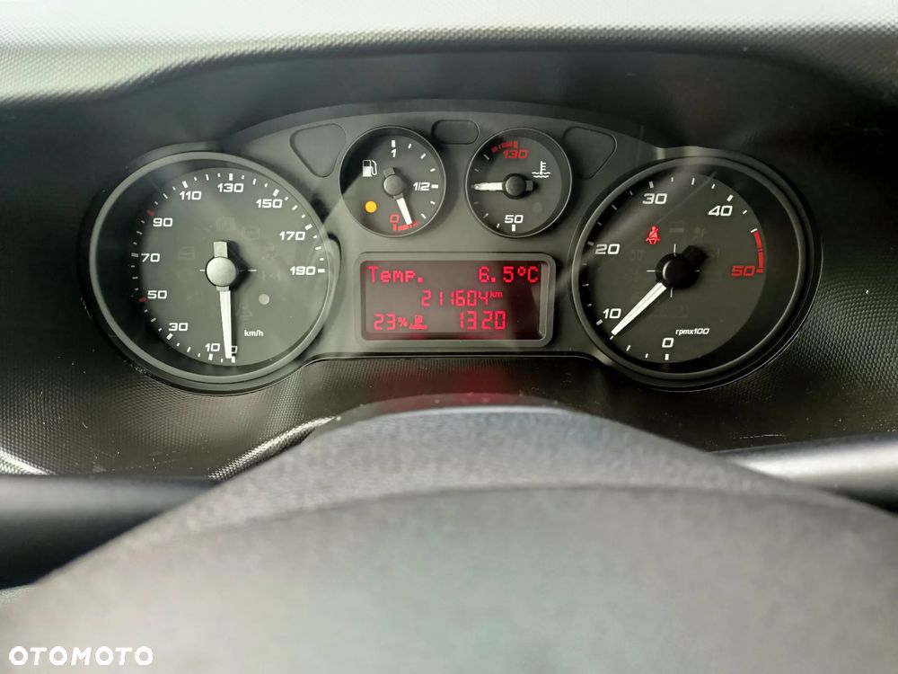 Iveco 35C16 POWER 160KM KONTENER WINDA 750Kg - 30