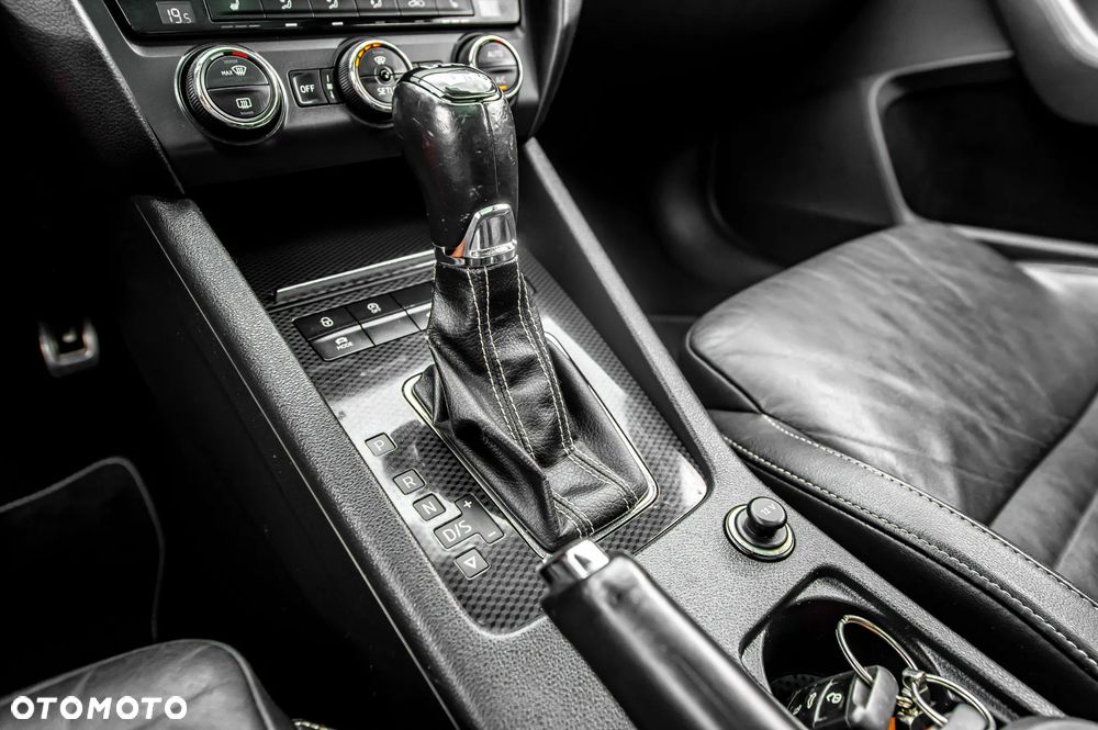 Skoda Octavia 2.0 TSI (Green tec) DSG RS - 37