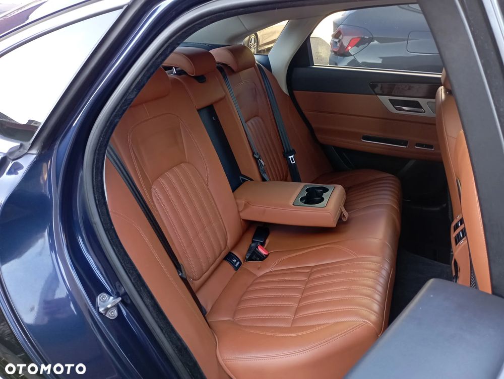 Jaguar XF 2.0 i4D Prestige - 10