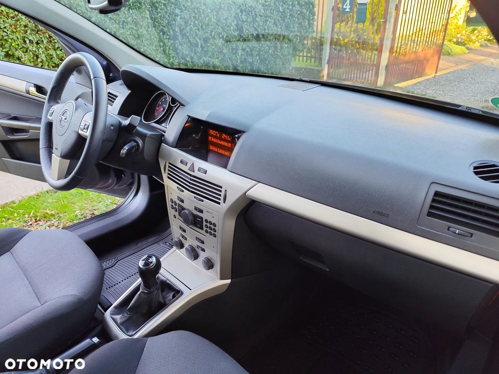 Opel Astra 1.6 Caravan Catch me now - 24