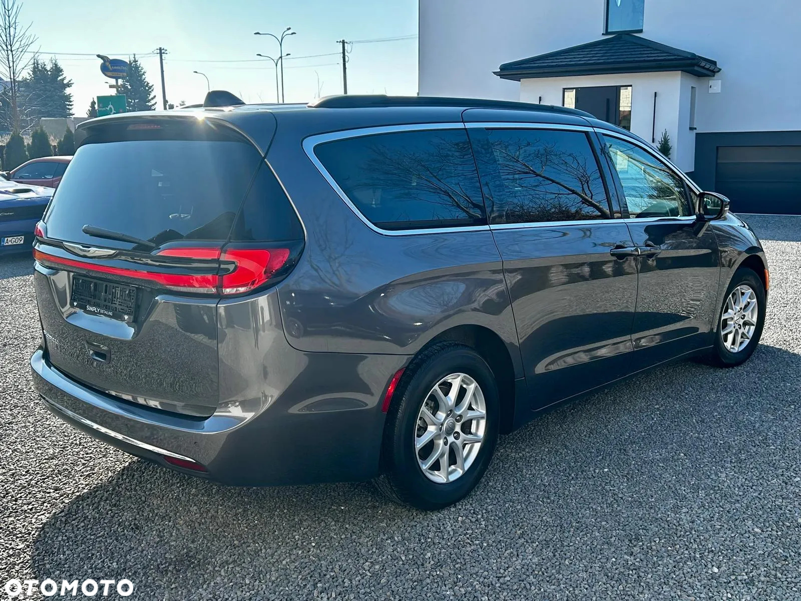 Chrysler Pacifica - 31
