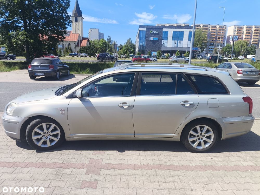 Toyota Avensis - 2