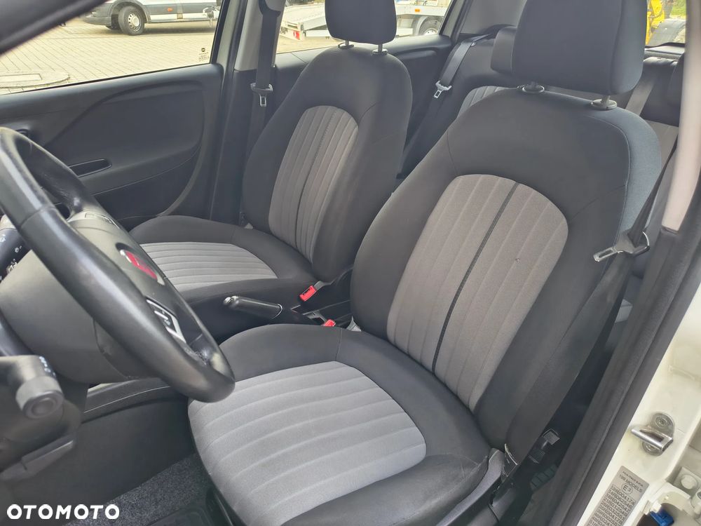 Fiat Punto 1.4 Young - 23