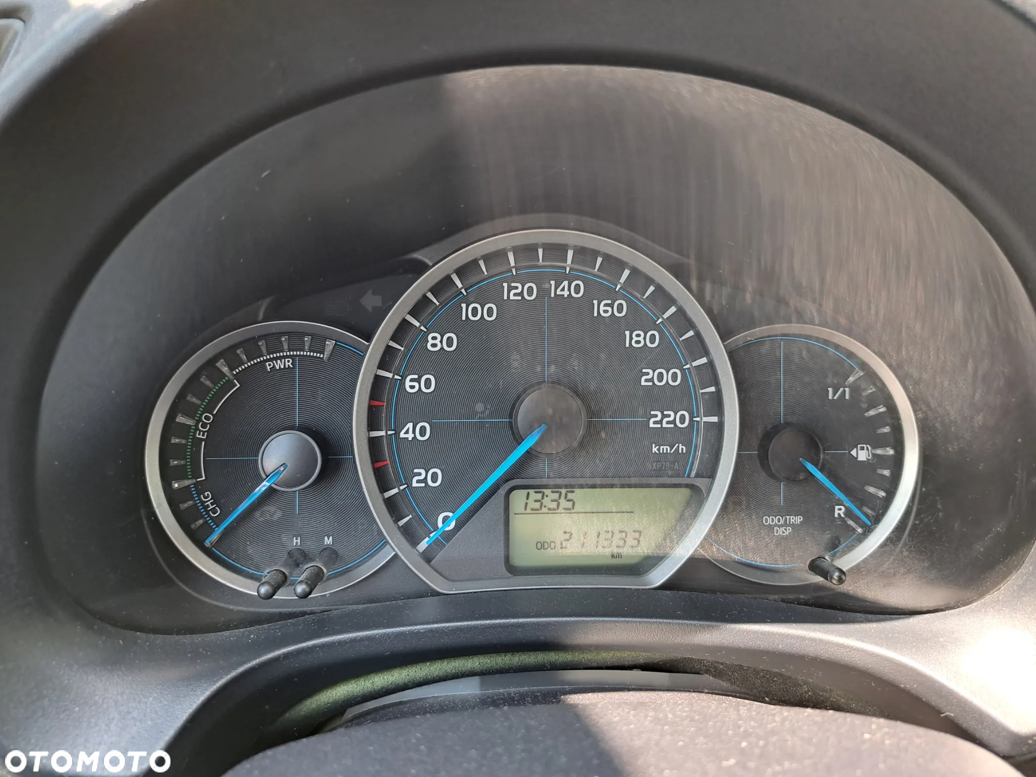 Toyota Yaris Hybrid 100 Sol - 11