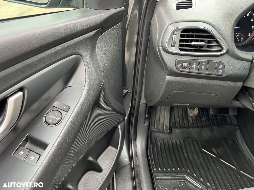 Hyundai i30 1.5 110CP 5DR M/T Comfort - 11