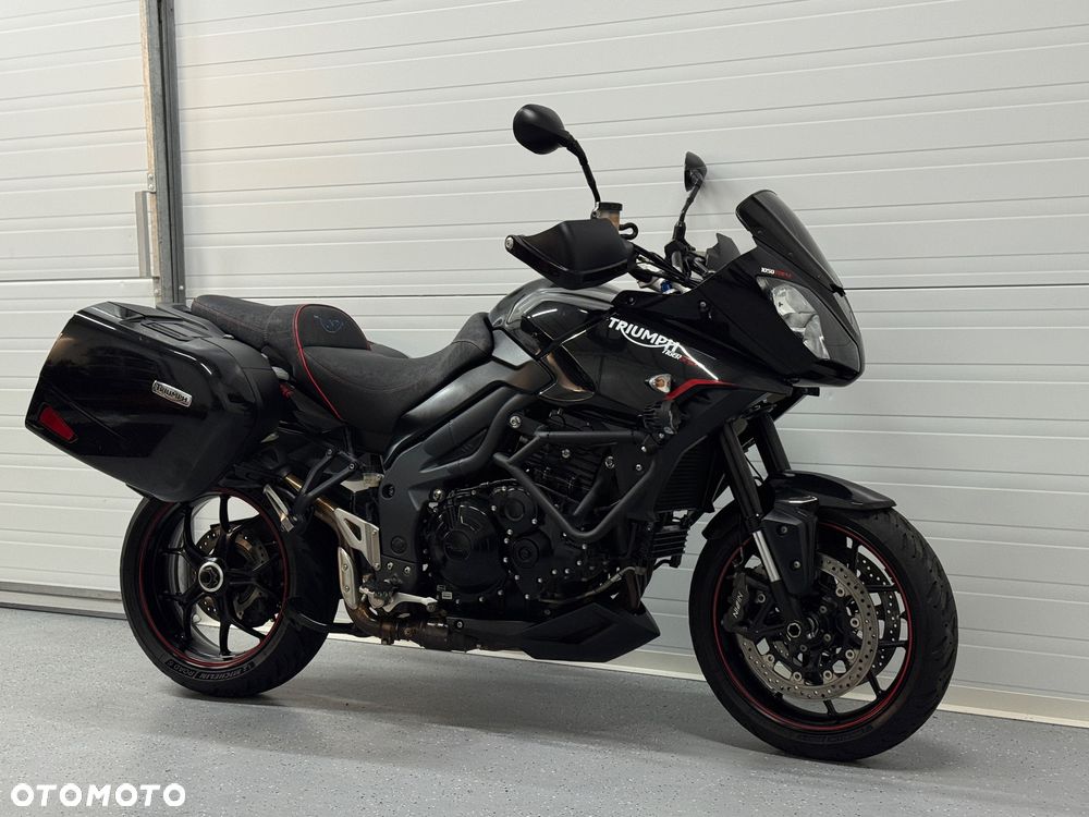 Triumph Tiger - 1