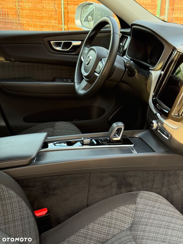 Volvo XC 60 B4 B Momentum Pro - 21