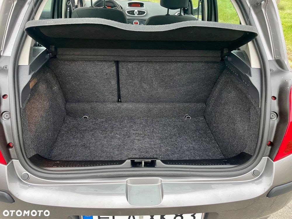 Renault Clio 1.2 16V Authentique - 30