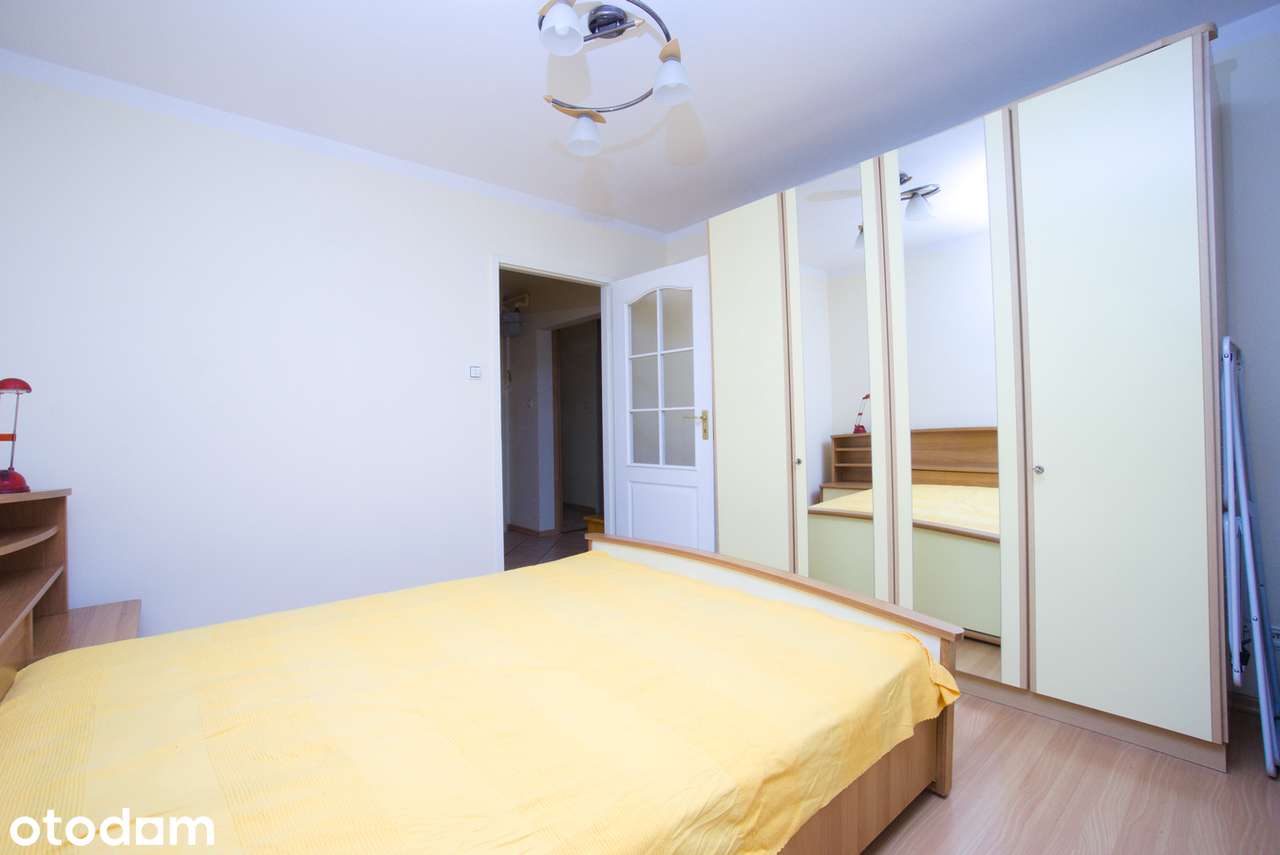 balkon, parking pod blokiem, blisko do centrum i uczelni
