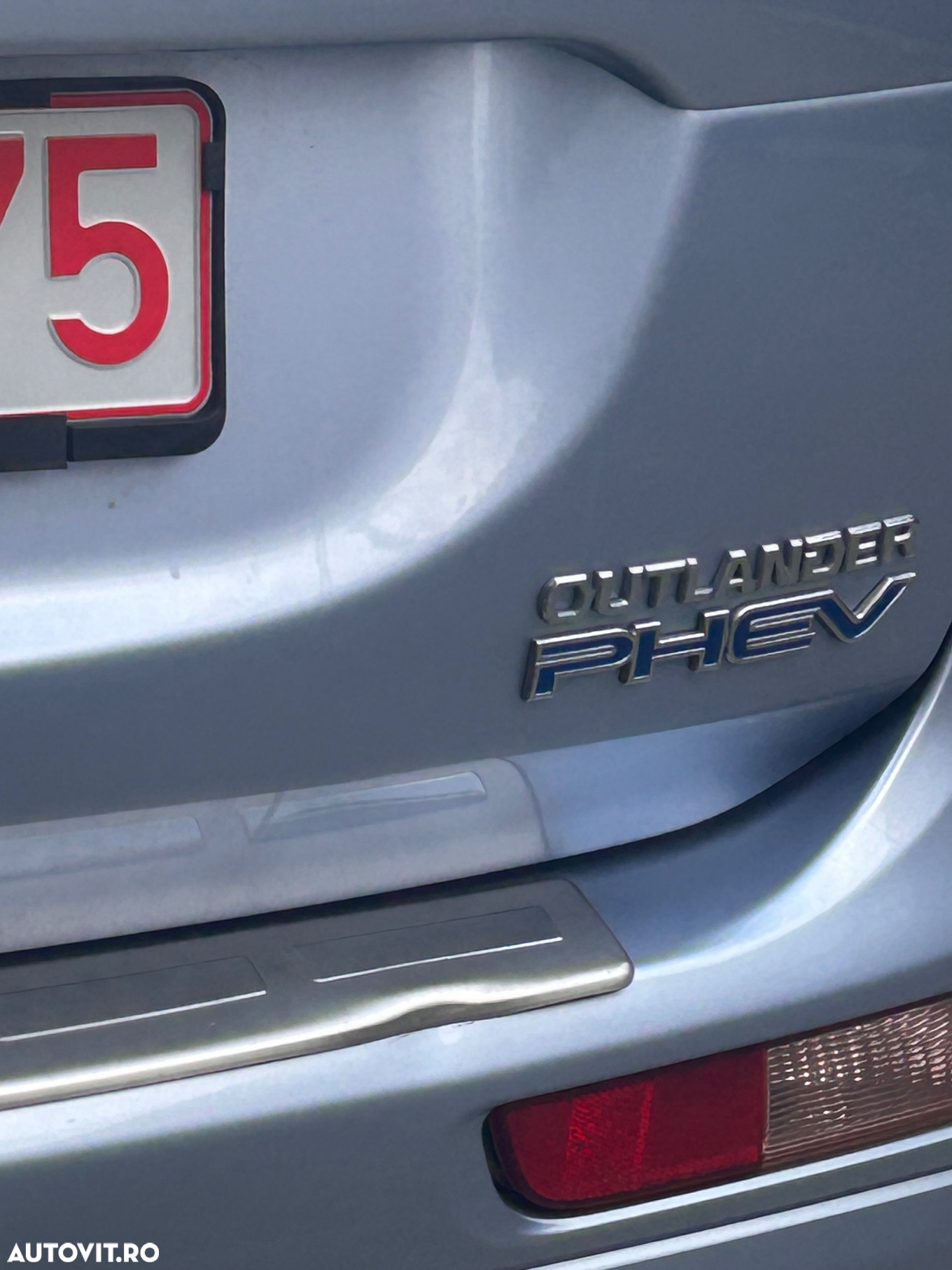 Mitsubishi Outlander 2.0 4WD Plug-In Hybrid Top - 4