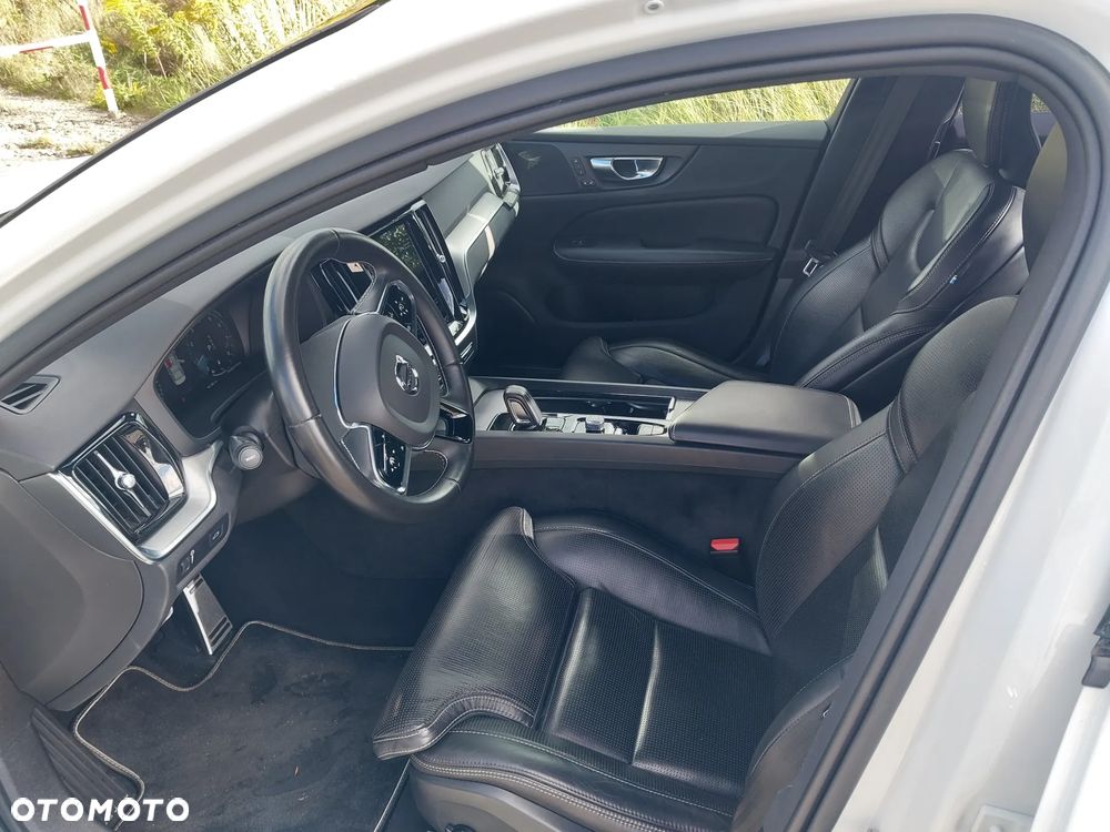 Volvo S60 B5 B R-Design - 11