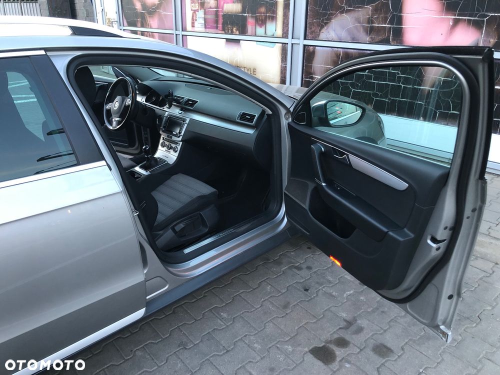 Volkswagen Passat - 16