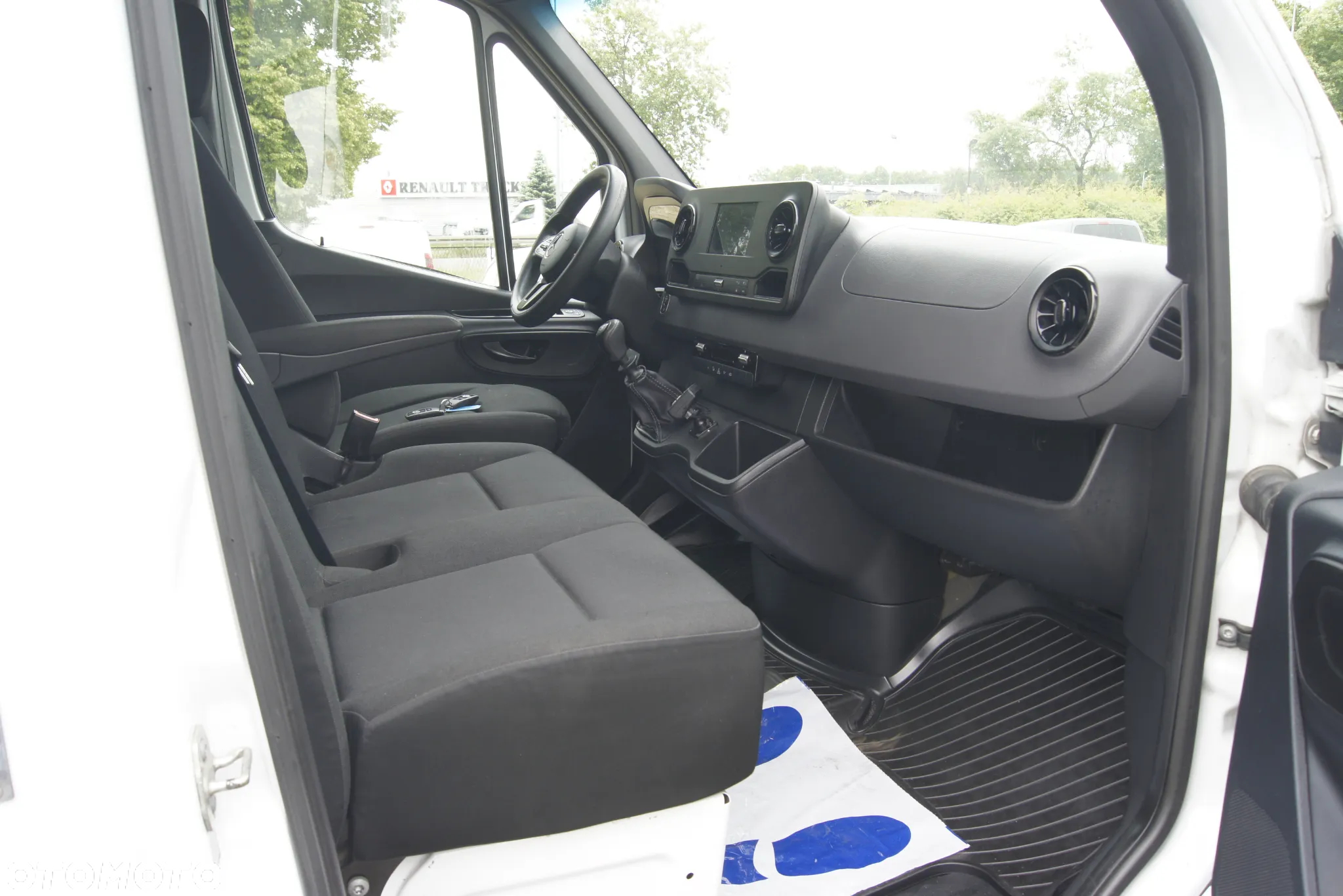 Mercedes-Benz Sprinter 317 - 18
