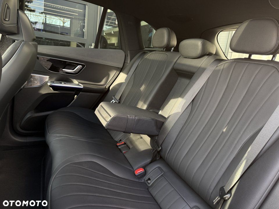 Mercedes-Benz EQE - 13