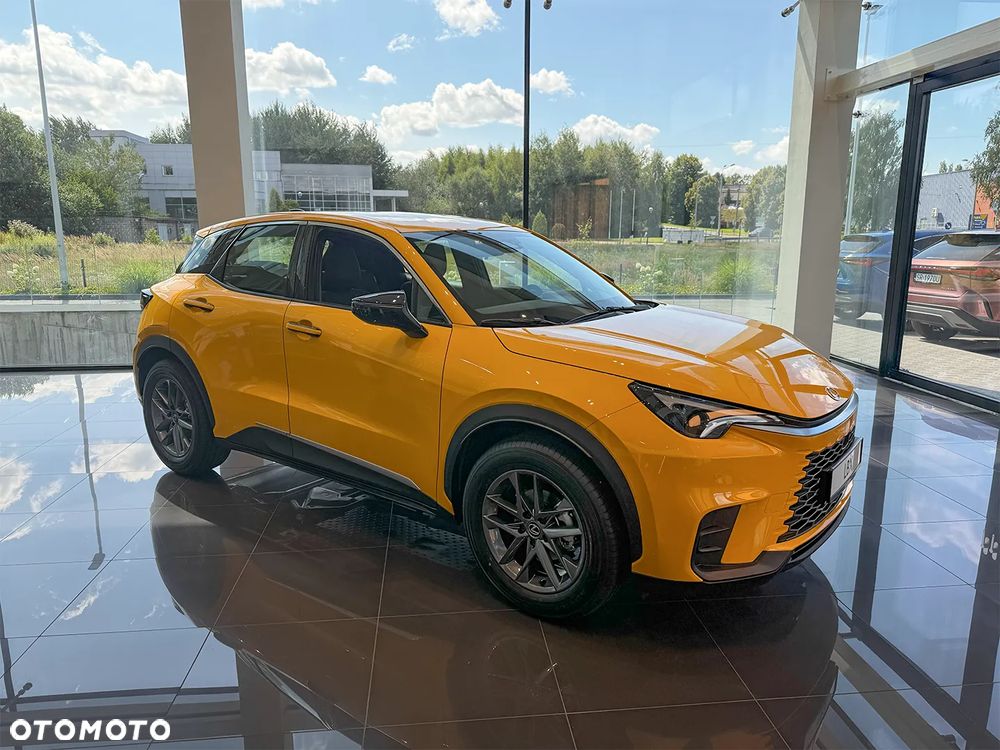 Lexus LBX 1.5 Hybrid - 2