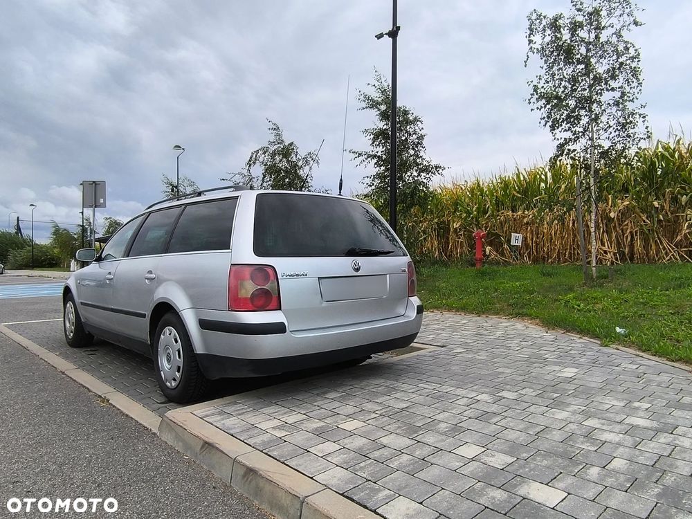 Volkswagen Passat 1.9 TDI Basis - 5