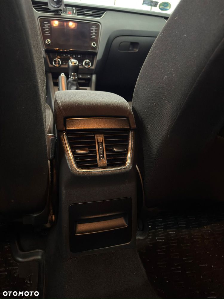 Skoda Octavia 1.4 TSI Ambition - 8