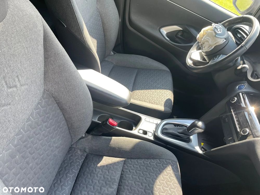 Toyota Yaris Cross 130 1.5 VVT-i Team Deutschland - 6