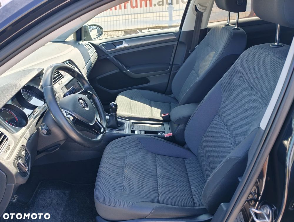 Volkswagen Golf - 27