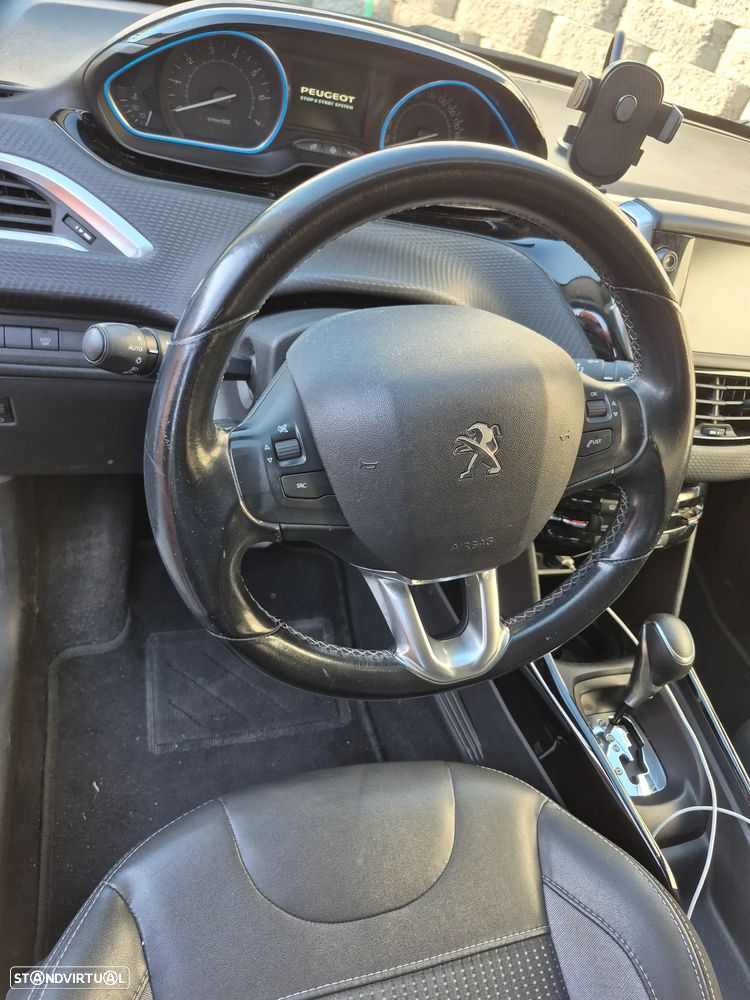 Peugeot 2008 1.2 PureTech Allure EAT6 - 3