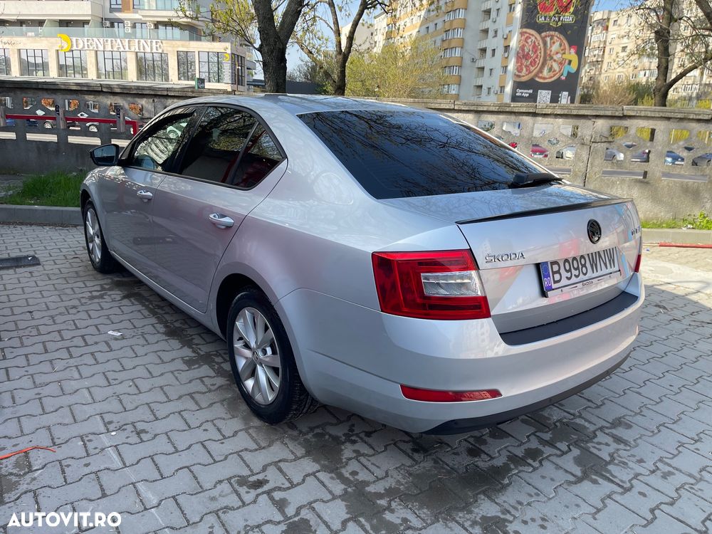 Skoda Octavia 1.6 TDI DSG Style - 4