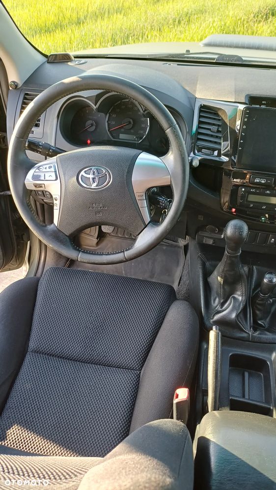 Toyota Hilux - 12