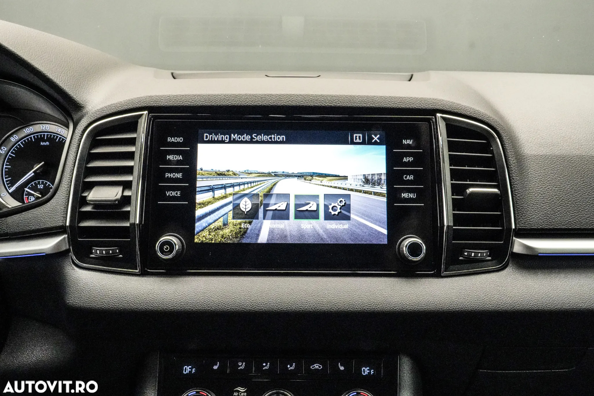 Skoda Karoq 1.5 TSI DSG Style - 25
