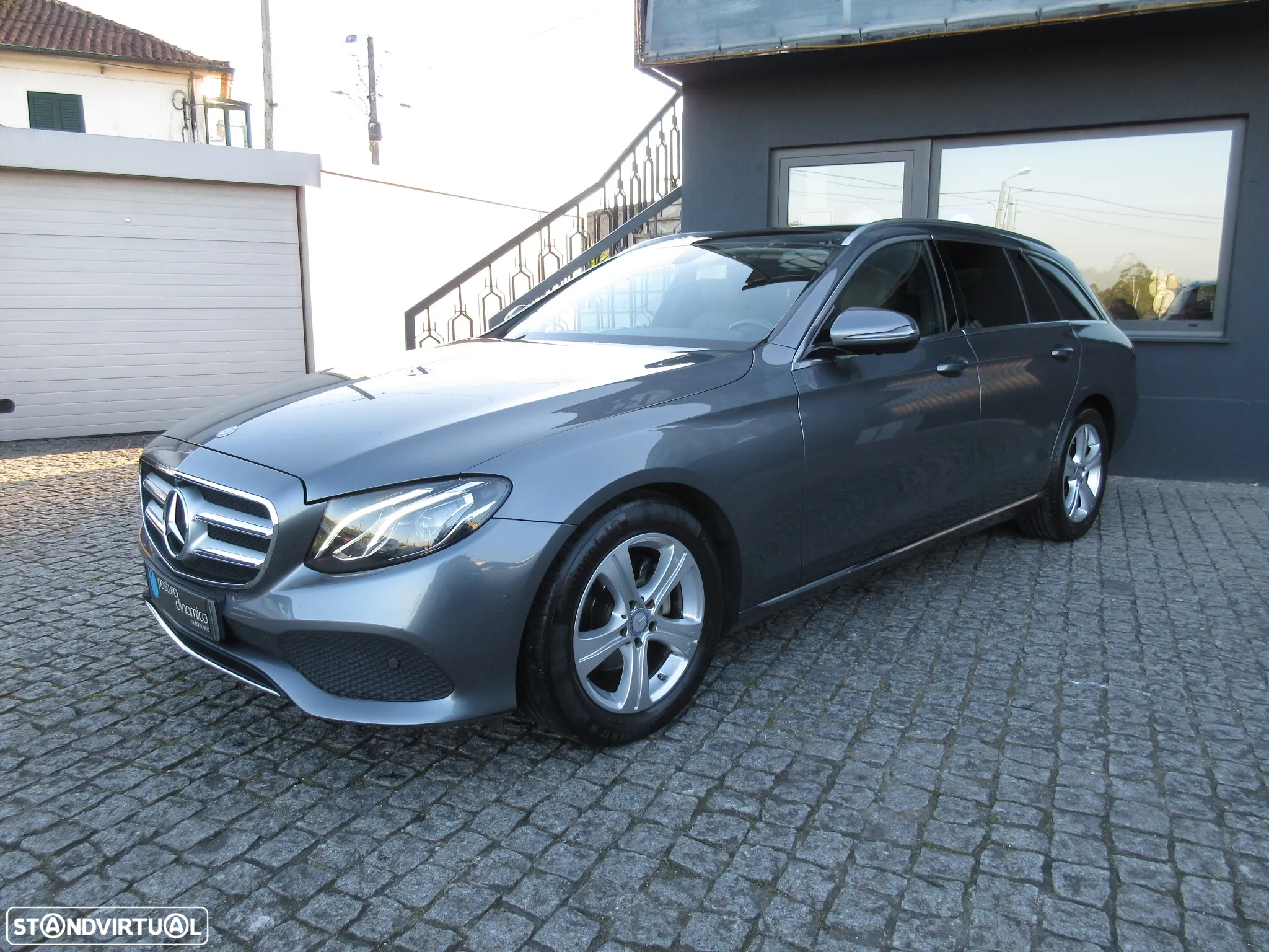 Mercedes-Benz E 200 - 4