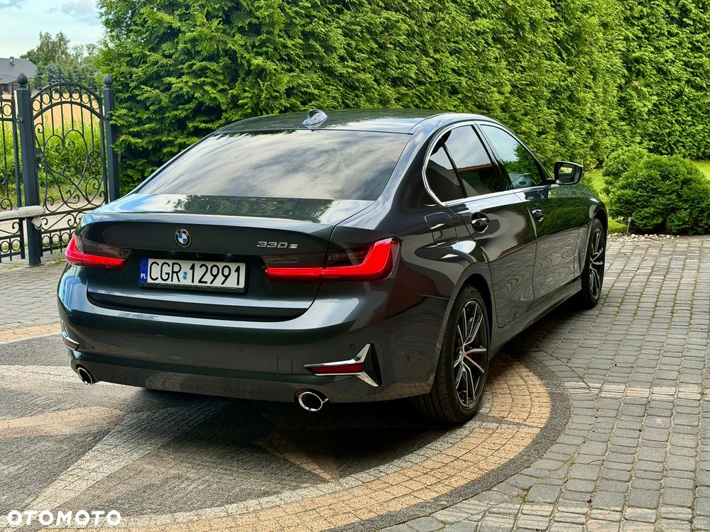 BMW Seria 3 330e Luxury Line sport - 11