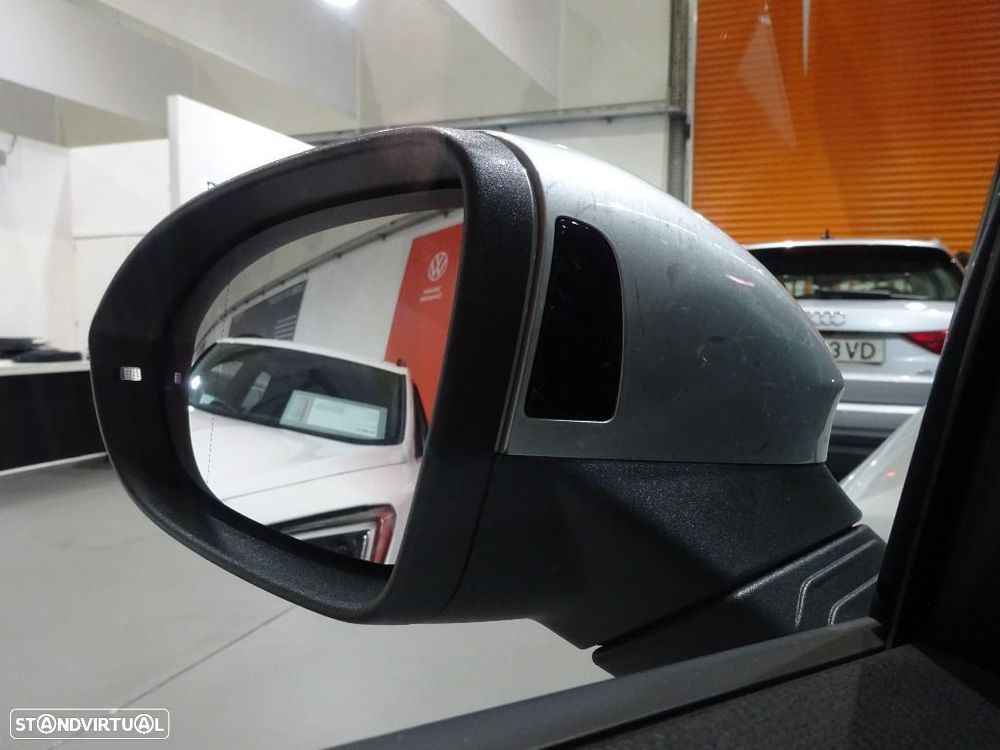 VW Passat 1.6 TDI Confortline - 32