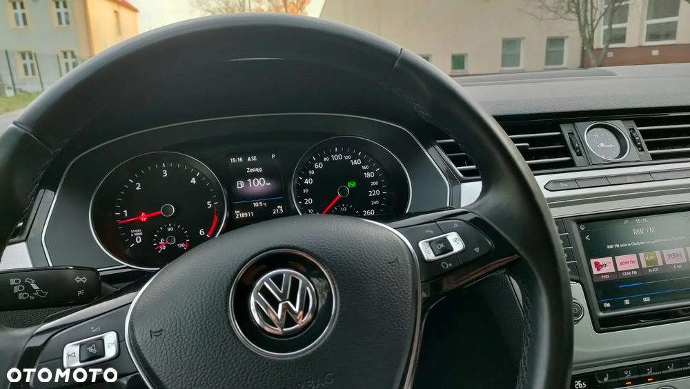 Volkswagen Passat 2.0 TDI SCR DSG Comfortline - 24