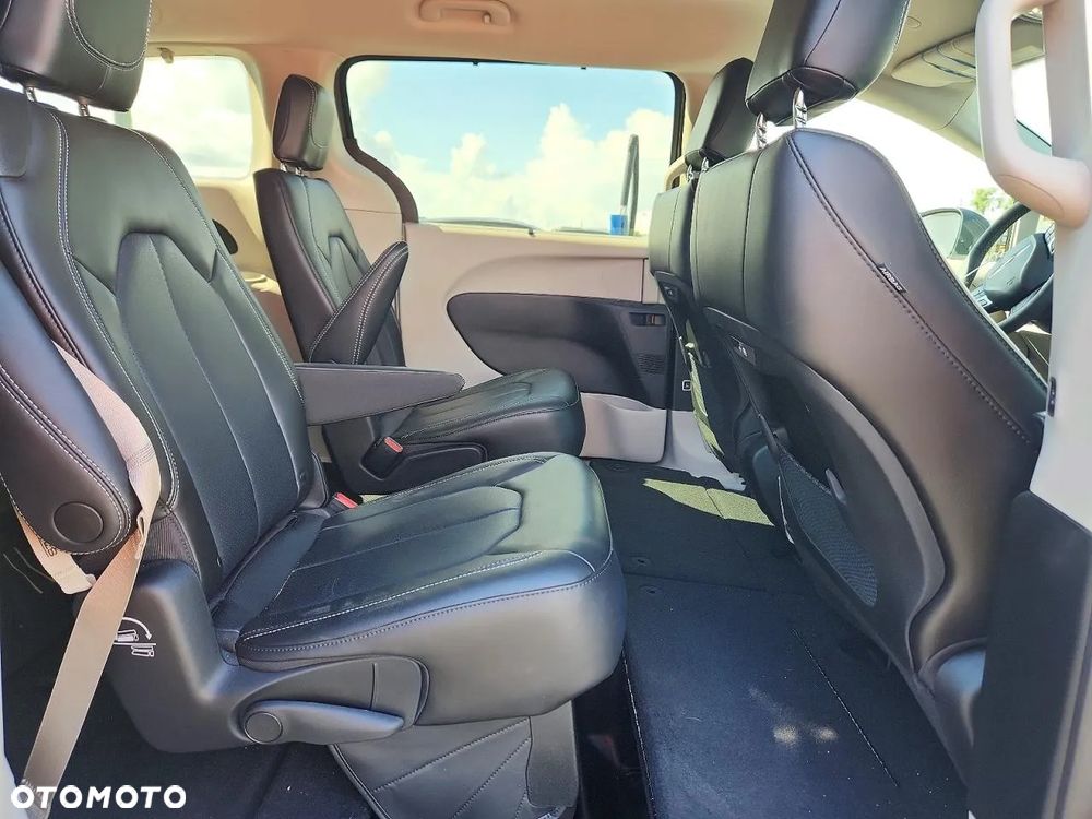 Chrysler Pacifica - 10