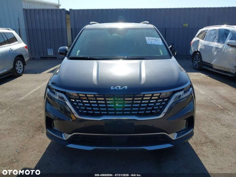 Kia Carnival - 8