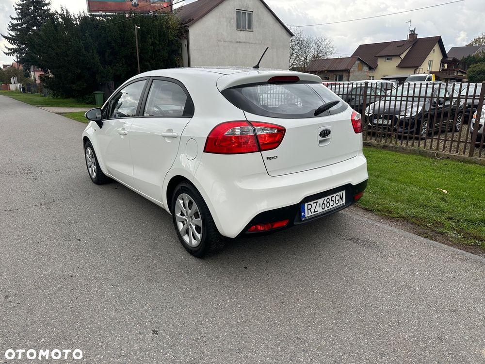 Kia Rio - 6