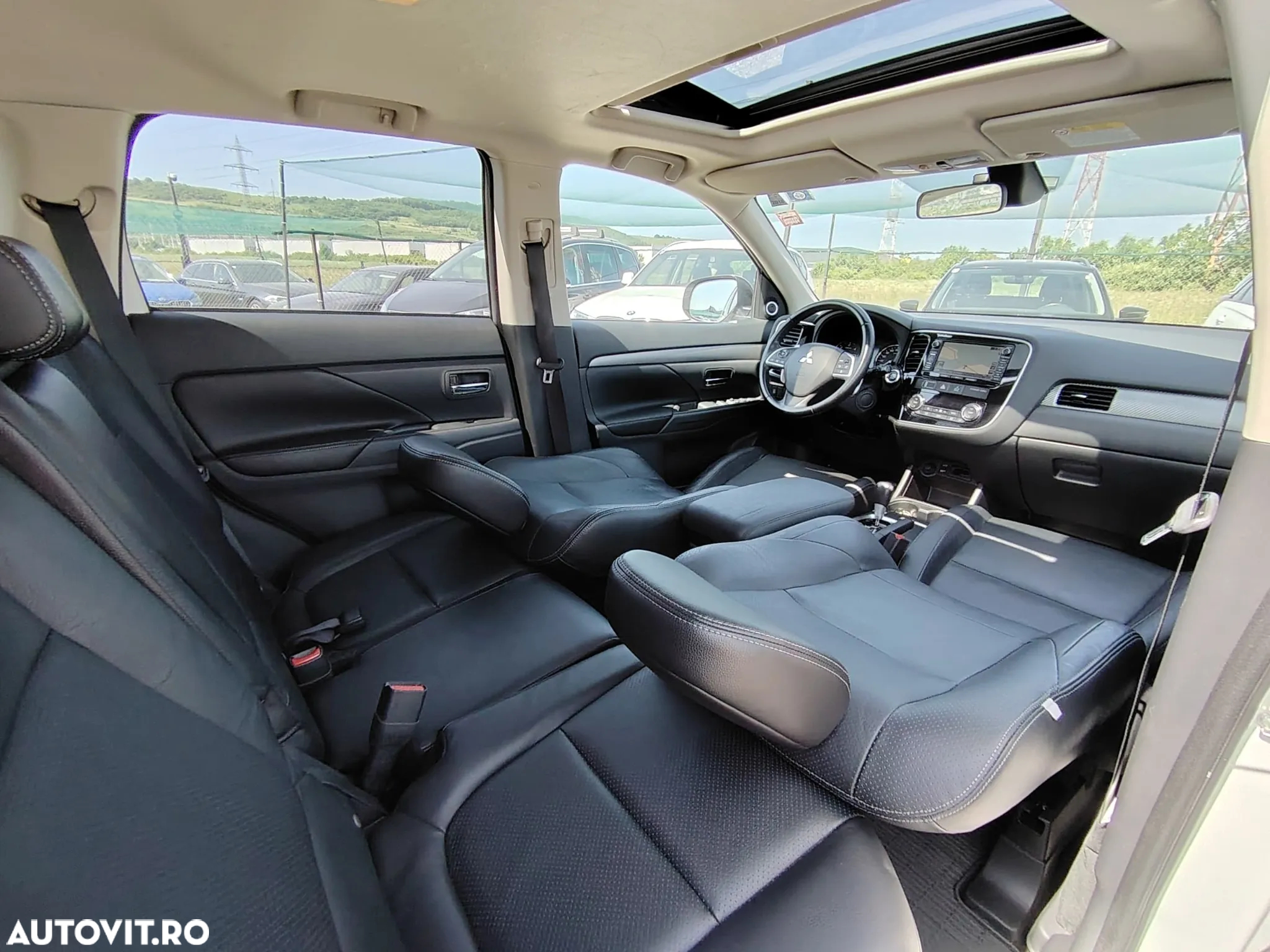 Mitsubishi Outlander 2.2 DI-D 4WD Automatik Diamant Edition+ - 13