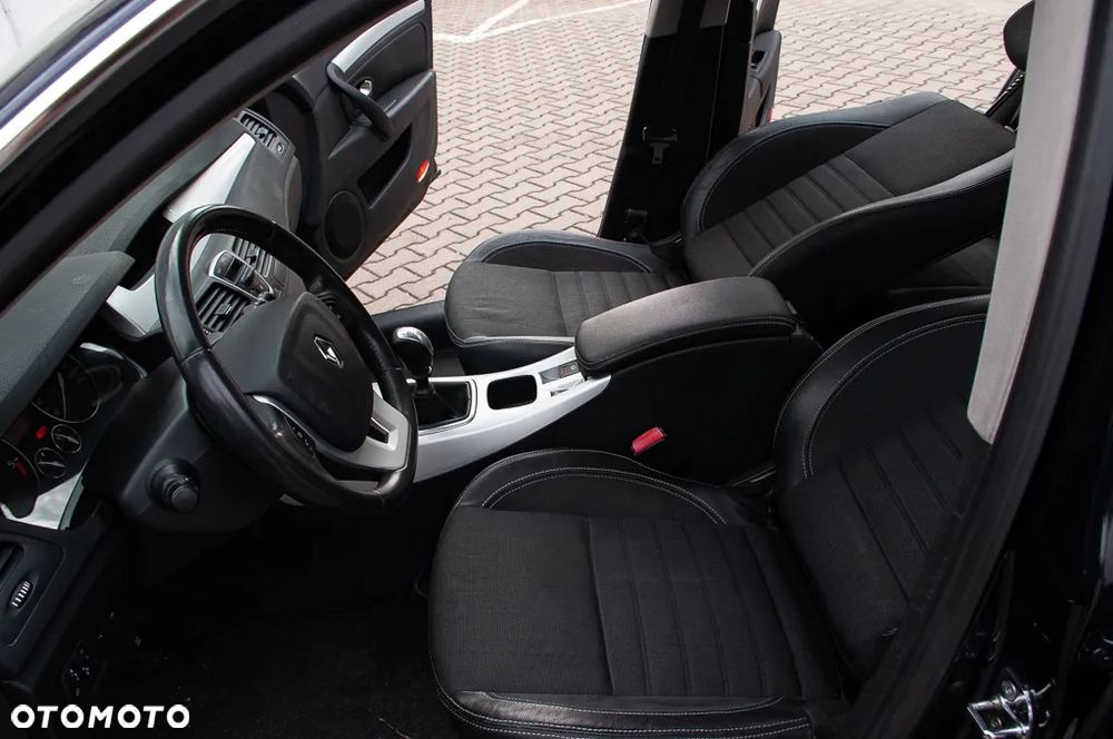 Renault Laguna Grandtour 2.0 dCi Privilege - 23