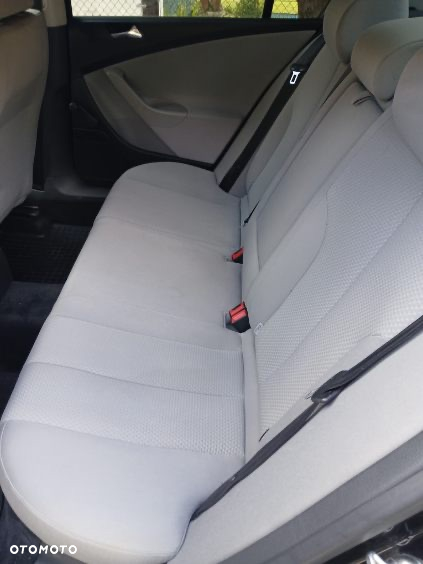 Volkswagen Passat 1.9 TDI Comfortline - 5