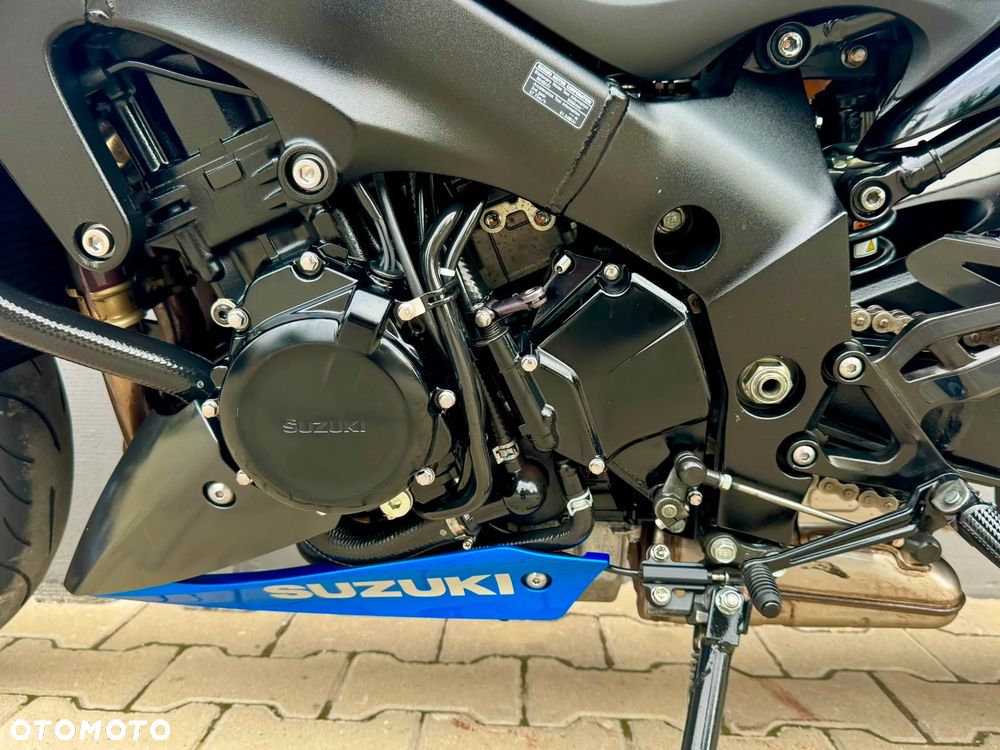 Suzuki GSX - 10