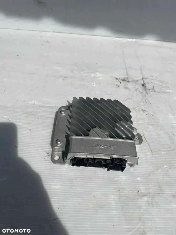 WZMACNIACZ RADIA RENAULT CLIO IV BOSE 280637752R - 1