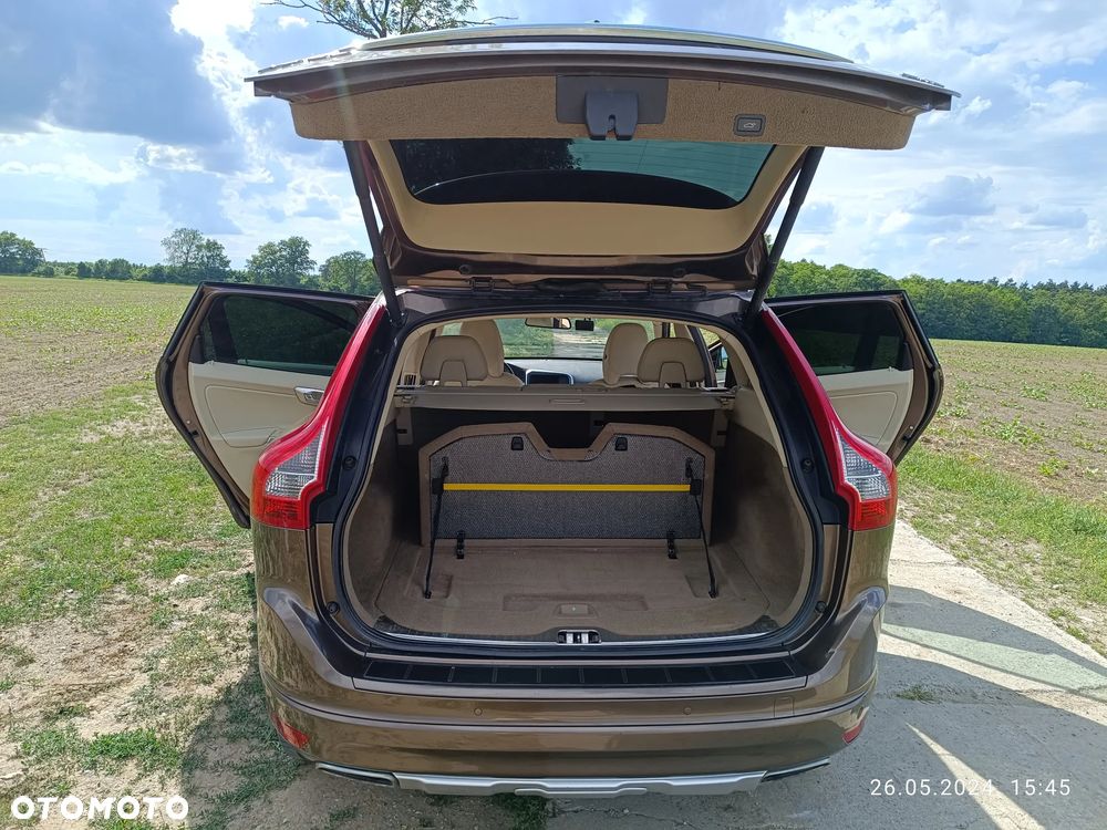 Volvo XC 60 D5 AWD Momentum - 13