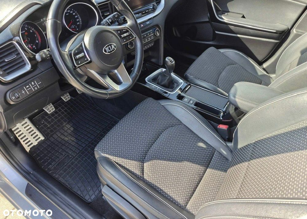 Kia Ceed 1.5 T-GDI L Business Line - 14