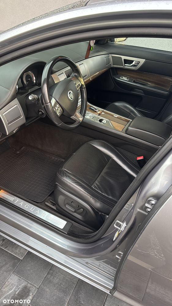 Jaguar XF 3.0 V6 D Premium Luxury - 7