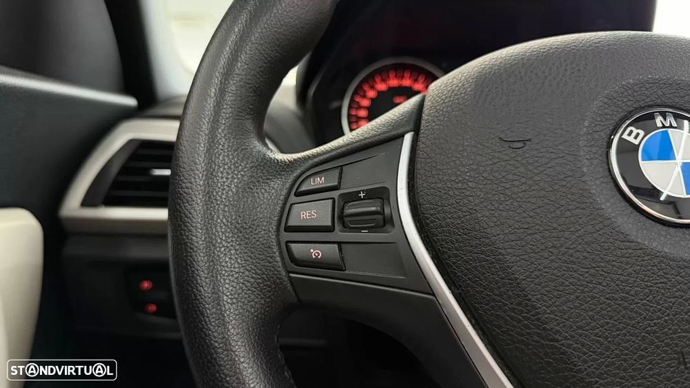 BMW 218 i Cabrio Line Sport - 30