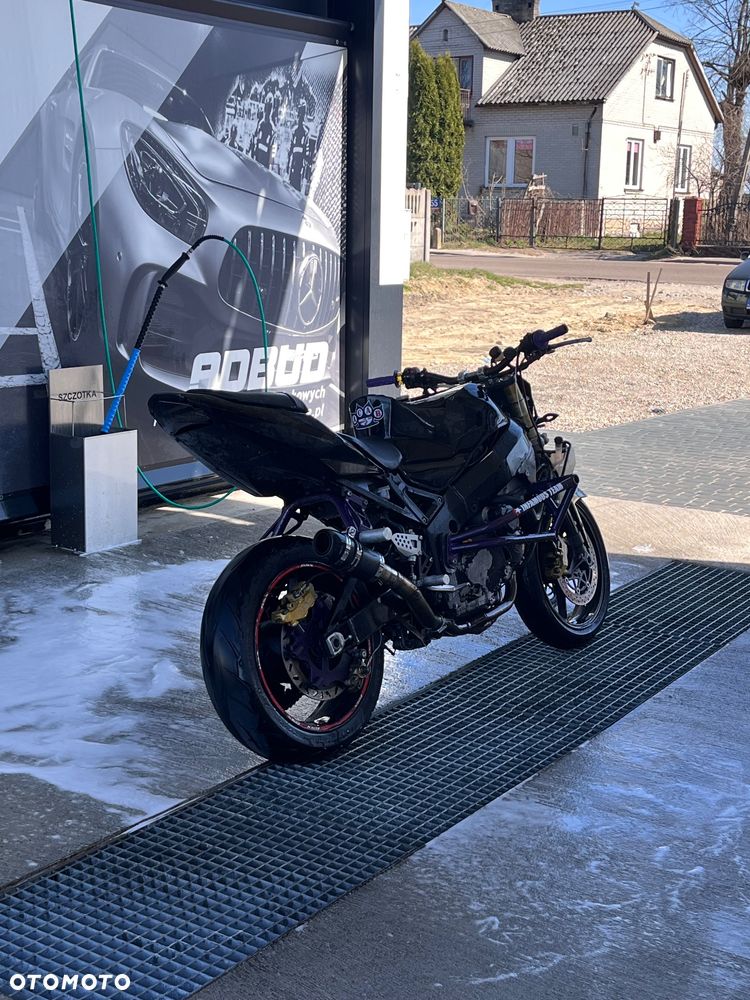 Suzuki GSX-R - 6