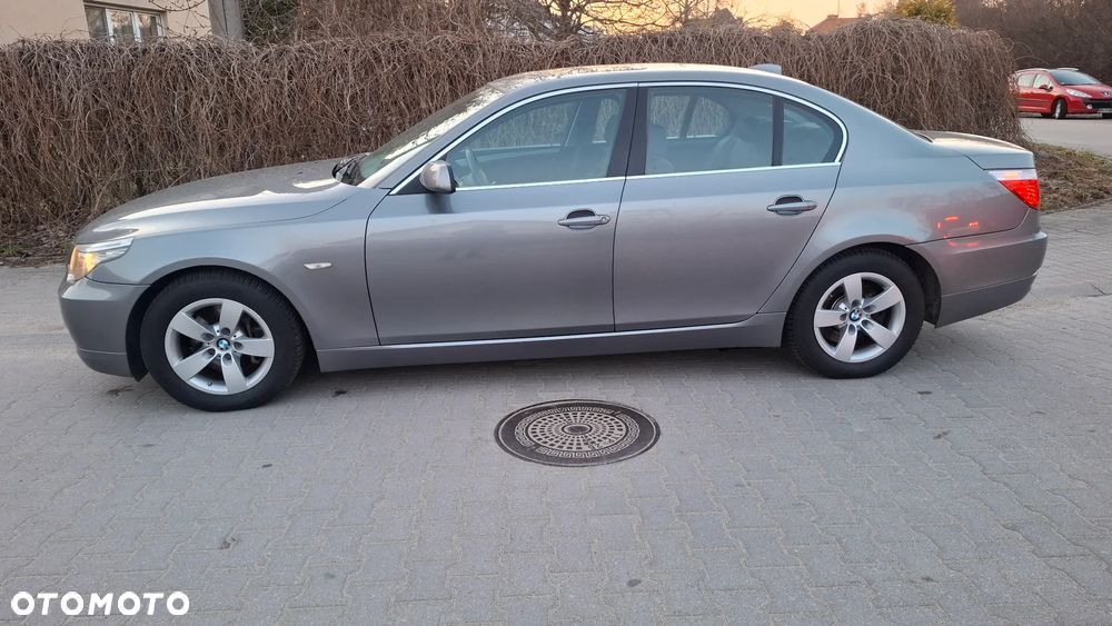 BMW Seria 5 525i - 2