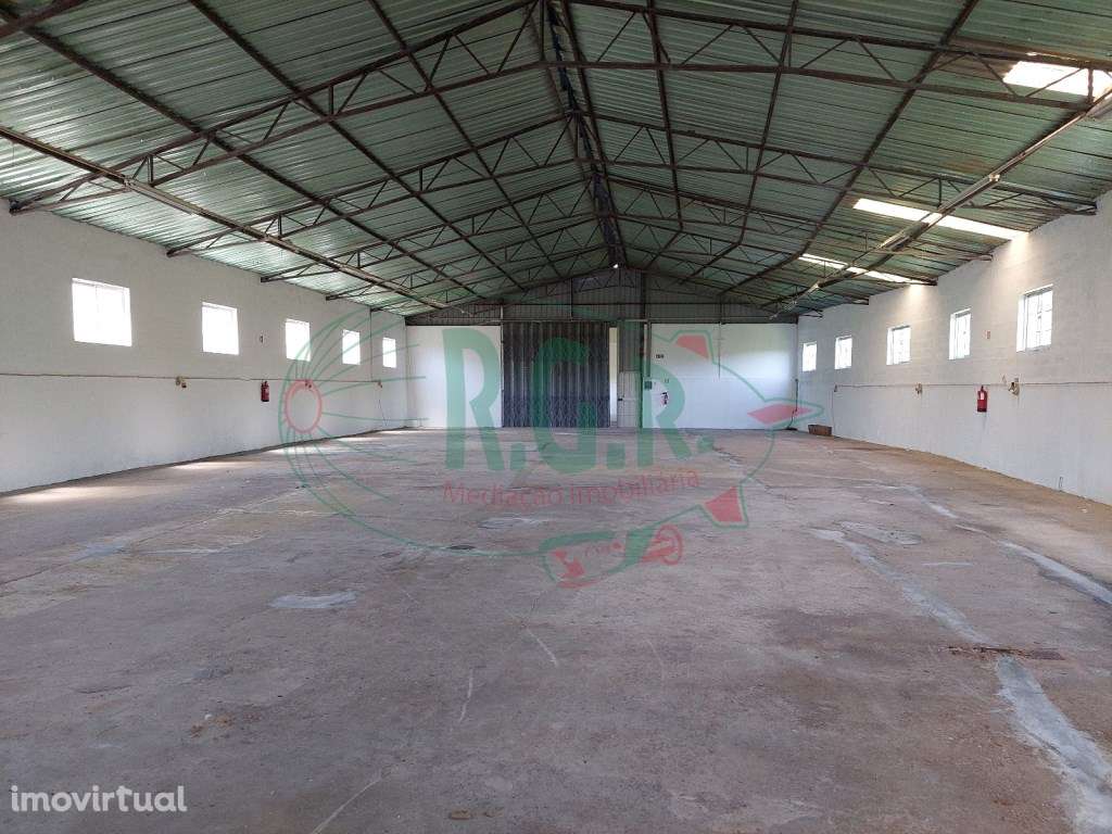 PARQUEAMENTO PARA AUTOMÓVEIS, CARAVANAS E AUTOCARAVANAS - Grande imagem: 3/6