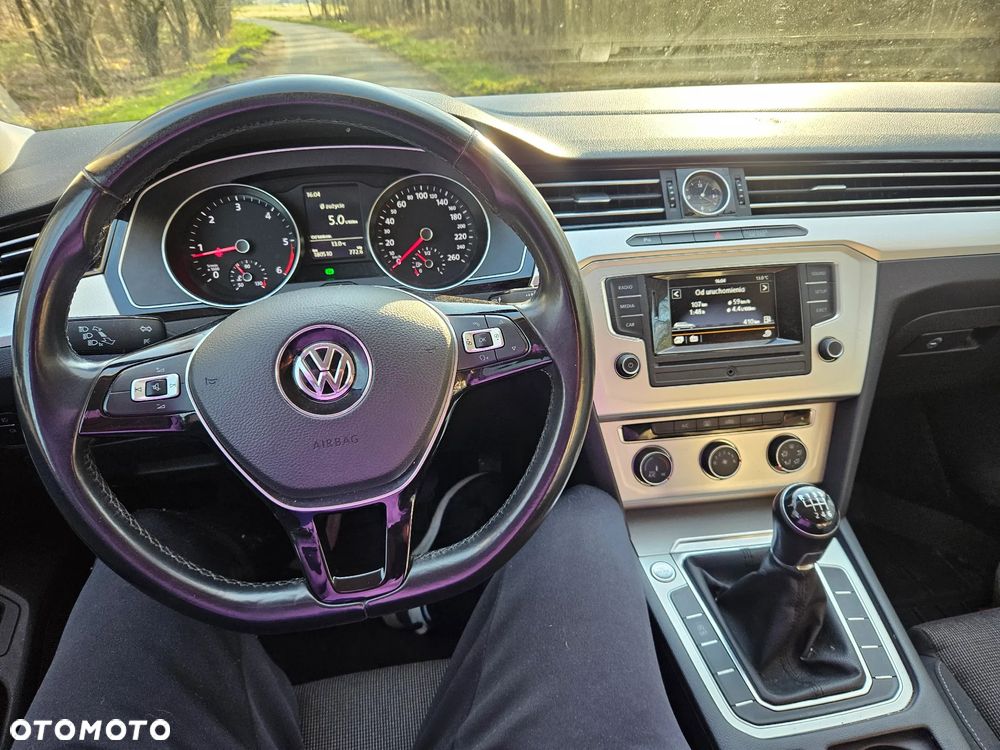 Volkswagen Passat 1.6 TDI BMT Comfortline - 11