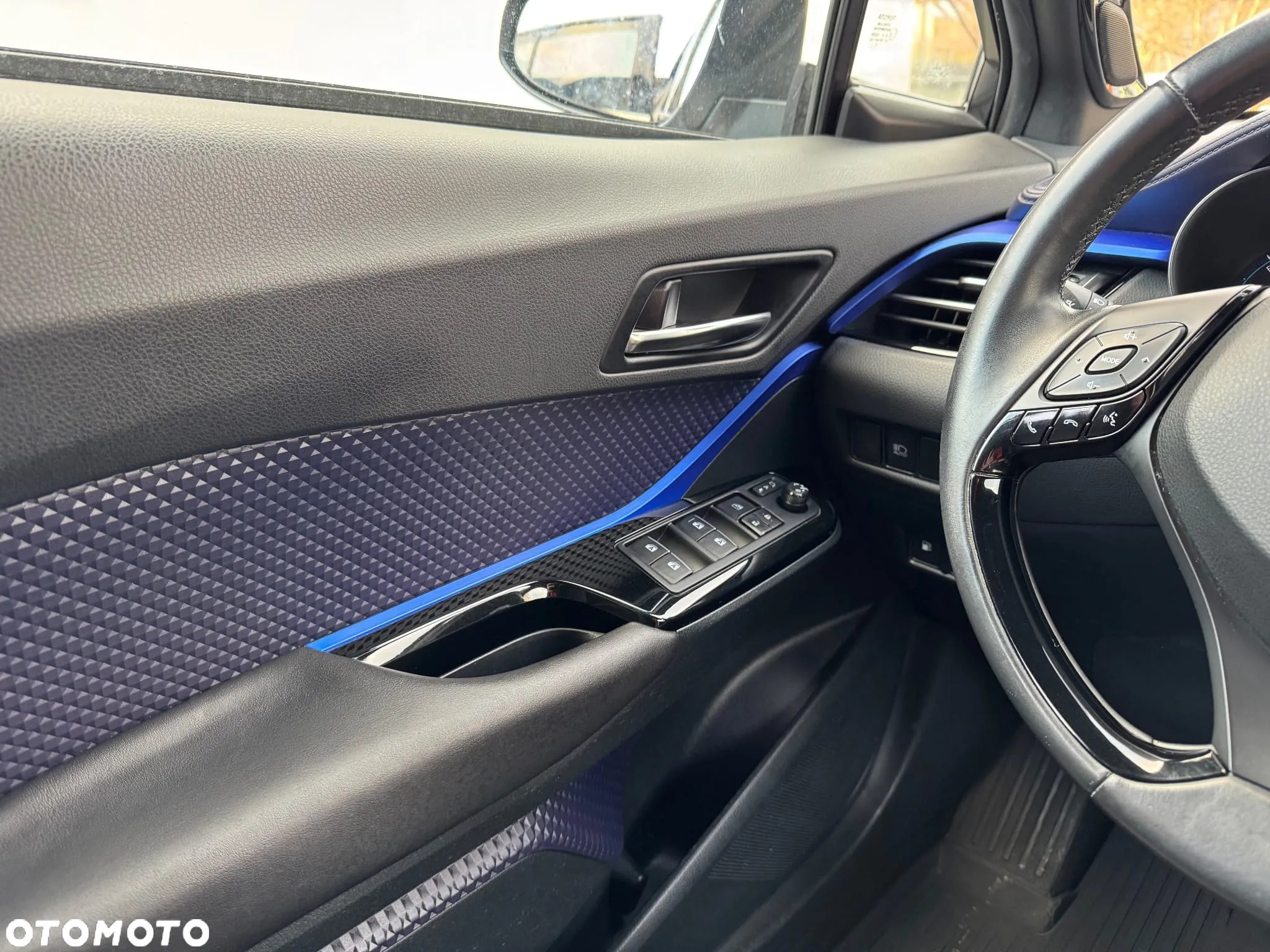 Toyota C-HR 1.8 Hybrid Neon Lime powered by JBL - 16